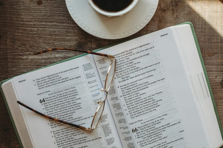 Studium biblijne: Żyjąc w Nim